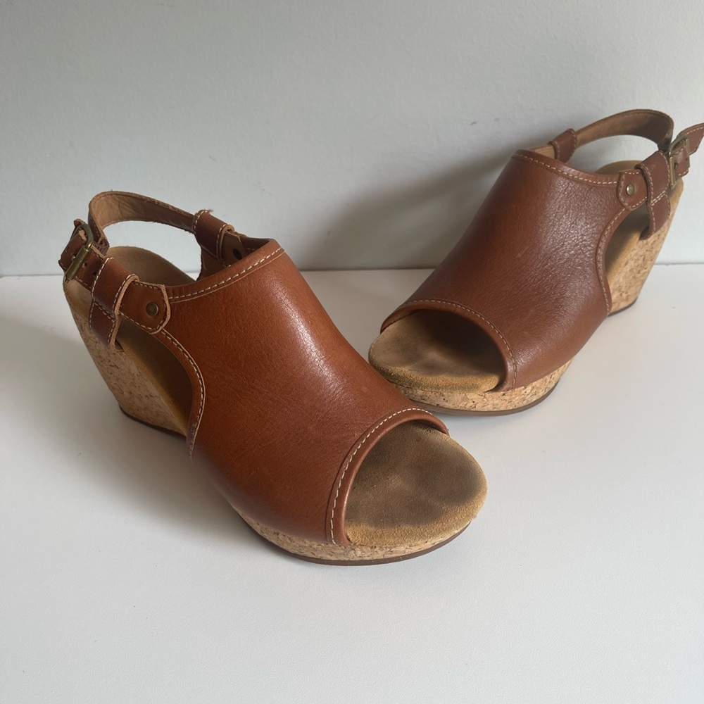 CLARKS Women's Brown Leather Open Toe Wedge Sandal SZ 8M Cork Sole